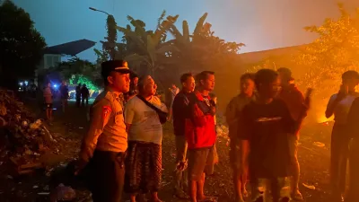 Kebakaran Sampah di Belakang Stadion Widya Manggala Kedungwuni Berhasil Dipadamkan, Berawal dari Laporan Call Center 110