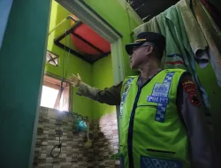Tak Kunjung Keluar dari Kamar Mandi, Pria di Kesesi Pekalongan Ditemukan Tewas Gantung Diri