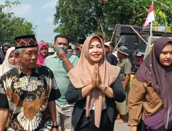 Sedikitnya 2 Ribu Warga Antar Purwati Daftar Bakal Calon Kepala Desa Pamutih