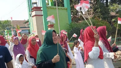 Ratusan Warga Iringi Cumul Daftar Bakal Calon Kades Kebandaran, Emak-Emak Kompak Serukan “Lanjutkan”