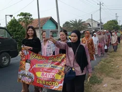 Sedikitnya 600 Warga Ikuti Jalan Sehat Hari Batik Nasional Bersama Bakal Calon Kades Muncang Daryoto
